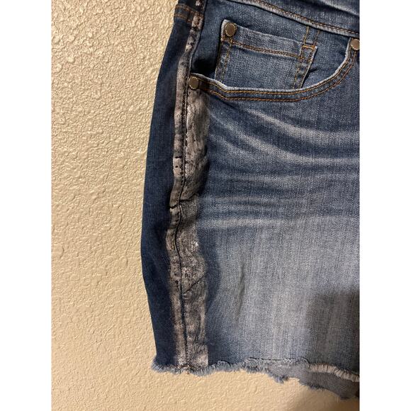 Torrid denim women’s shorts size 20 - Picture 2 of 5